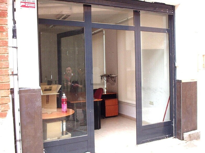 Commerce de détail dans Velilla de San Antonio, Madrid à louer - Photo du bâtiment - Image 2 de 2