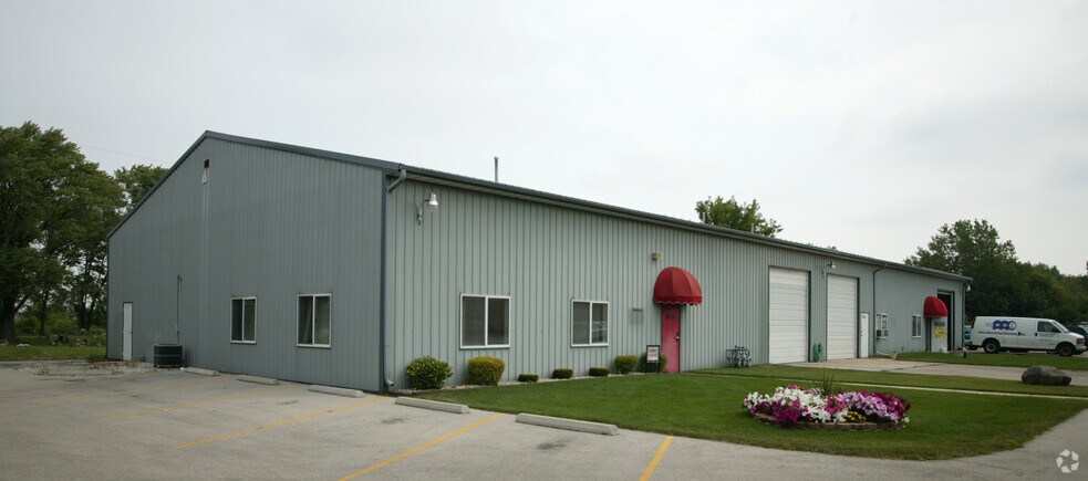 6418 S Howell Ave, Oak Creek, WI à louer - Photo principale - Image 1 de 1