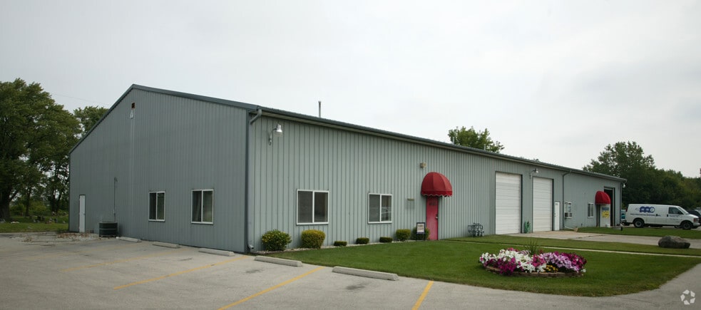 6418 S Howell Ave, Oak Creek, WI for lease - Primary Photo - Image 1 of 1