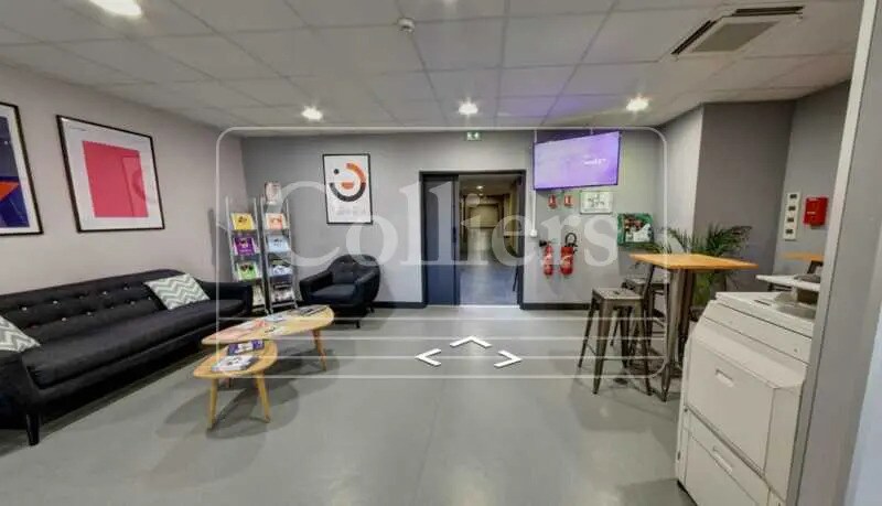 Bureau dans Aix-en-Provence à louer - Photo du bâtiment - Image 2 de 9