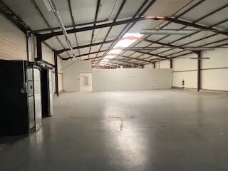 Flex in Vénissieux for lease - Interior Photo - Image 3 of 6