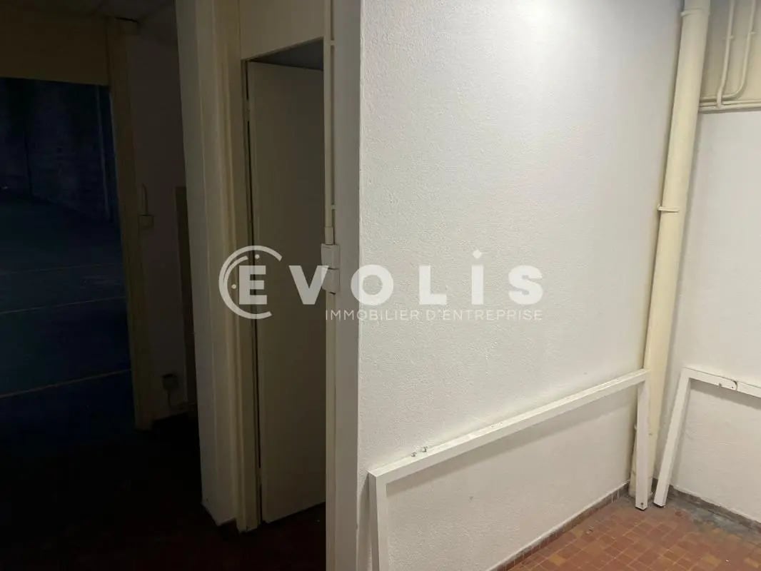 Flex in Chassieu for lease Interior Photo- Image 1 of 3