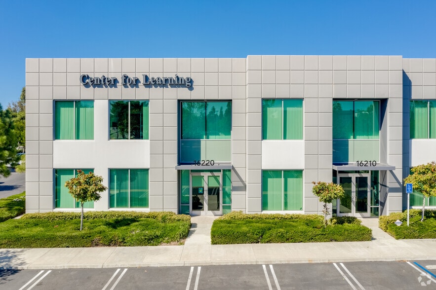 16190-16220 Scientific Way, Irvine, CA à louer - Photo du bâtiment - Image 3 de 11