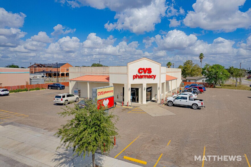 213 E San Patricio Ave, Mathis, TX à vendre - Photo du bâtiment - Image 2 de 3