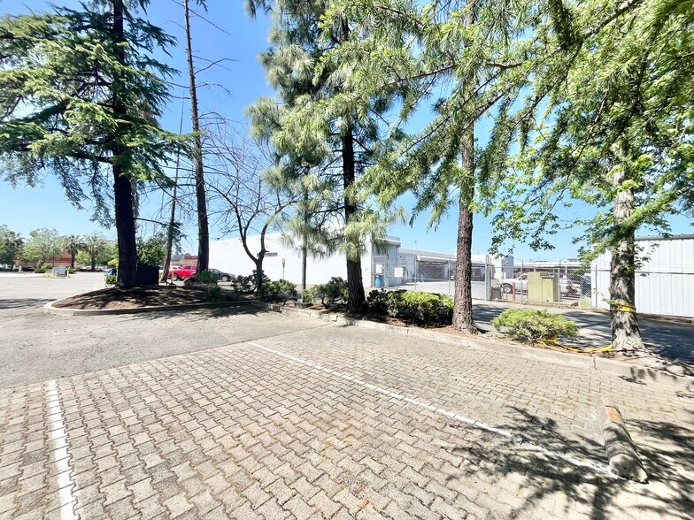 2804 Fulton Ave, Sacramento, CA à vendre - Photo du bâtiment - Image 2 de 2