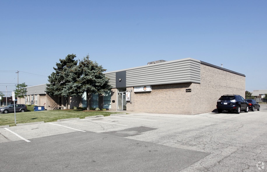 4611-4613 Burgoyne St, Mississauga, ON for lease - Building Photo - Image 3 of 7
