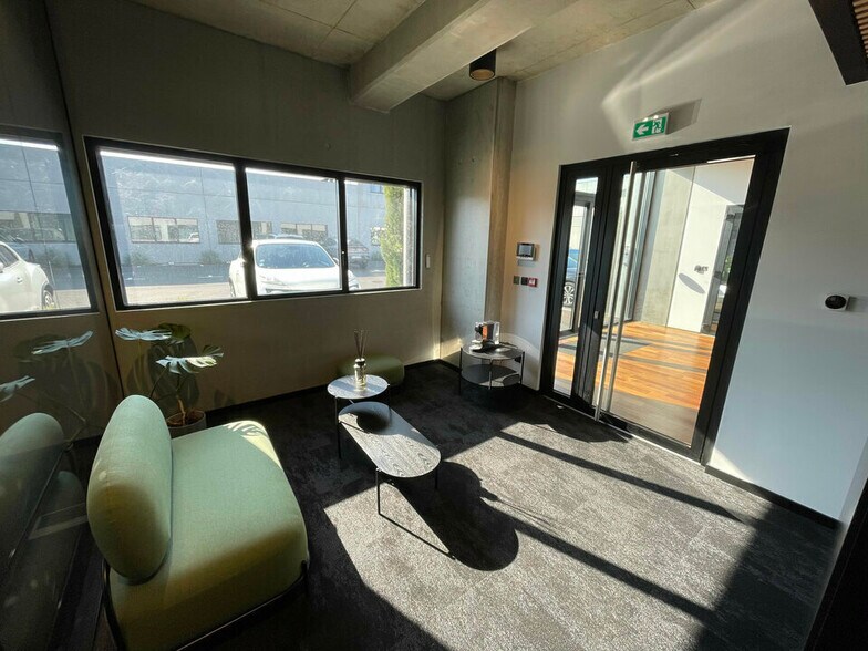 Office in Rillieux-la-Pape for lease - Interior Photo - Image 1 of 7