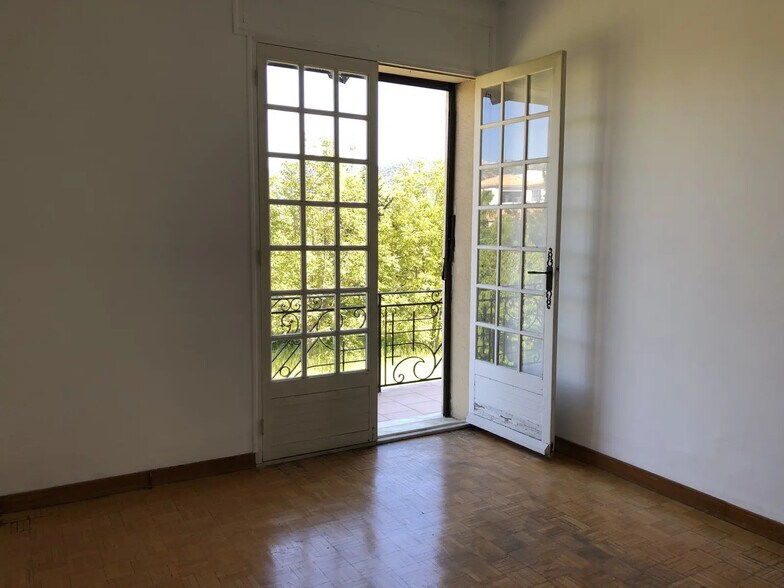 110 Chemin Du Camp De Sarlier, Aubagne for lease - Interior Photo - Image 3 of 6