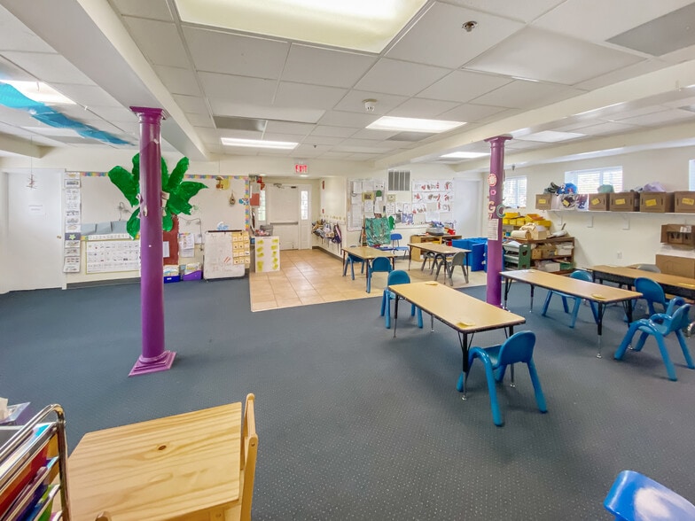 3005 Dower House Dr, Herndon, VA for sale - Interior Photo - Image 2 of 35