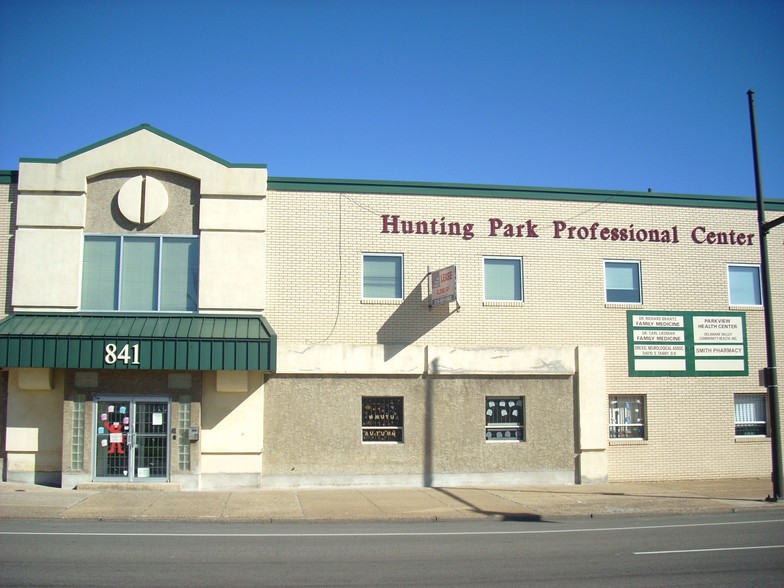 841 E Hunting Park Ave, Philadelphia, PA for lease - Building Photo - Image 3 of 8