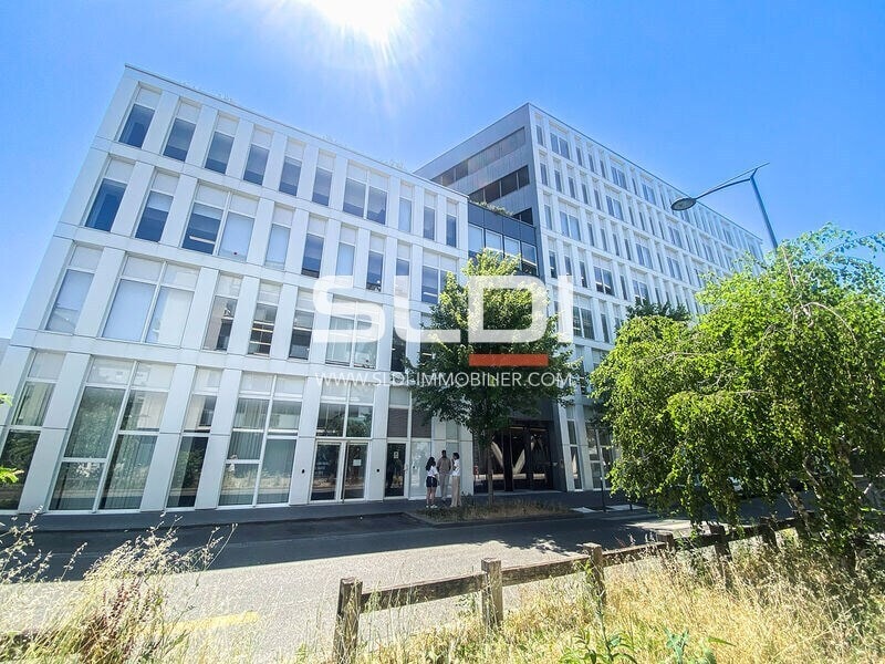 4 Rue Maurice Flandin, Vaulx-en-Velin for lease Building Photo- Image 1 of 13