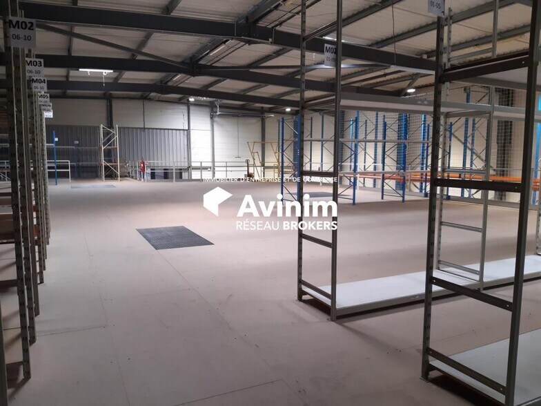 Industrial in Porte-de-Savoie for lease - Building Photo - Image 3 of 9