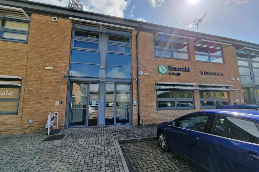 Berrington Way, Basingstoke à vendre - Photo du bâtiment - Image 2 de 2