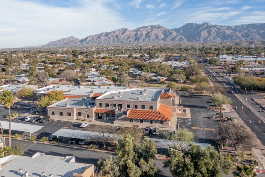 1951 N Wilmot Rd, Tucson, AZ à louer - Aérien - Image 2 de 10