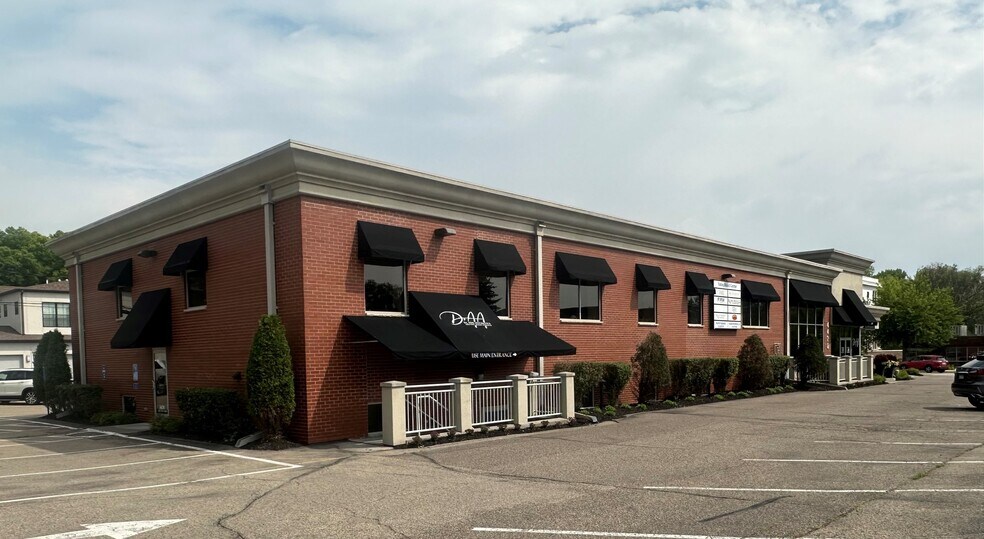 4420 Valley View Rd, Edina, MN à louer - Photo du bâtiment - Image 3 de 12