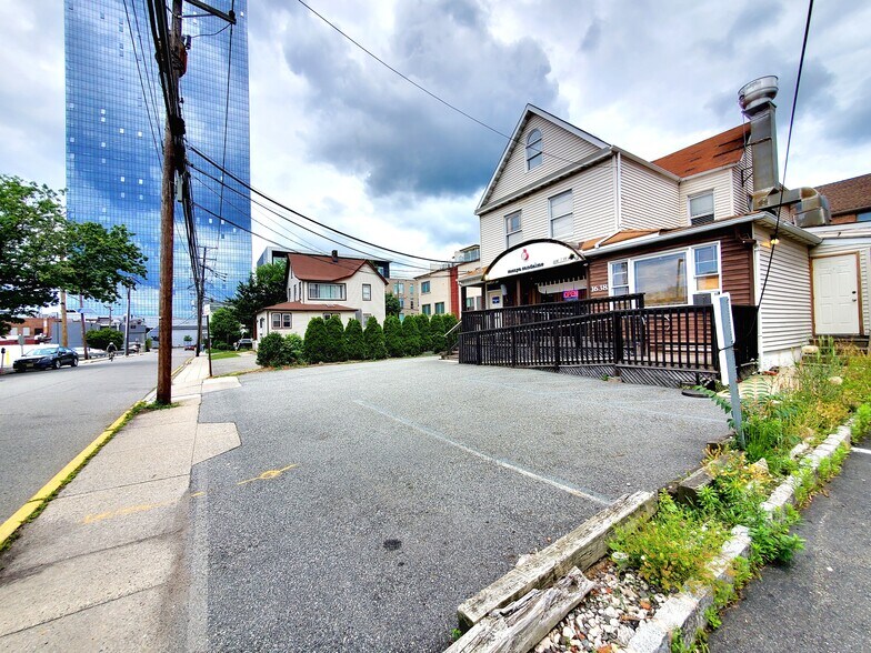 1638 Parker Ave, Fort Lee, NJ à louer - Photo du bâtiment - Image 2 de 10