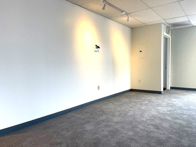 1215 Reservoir Ave, Cranston, RI à louer - Photo du bâtiment - Image 2 de 14