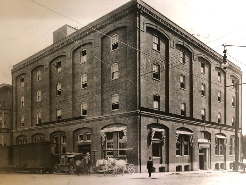 1231 NW Hoyt St, Portland, OR for lease - Building Photo - Image 2 of 20