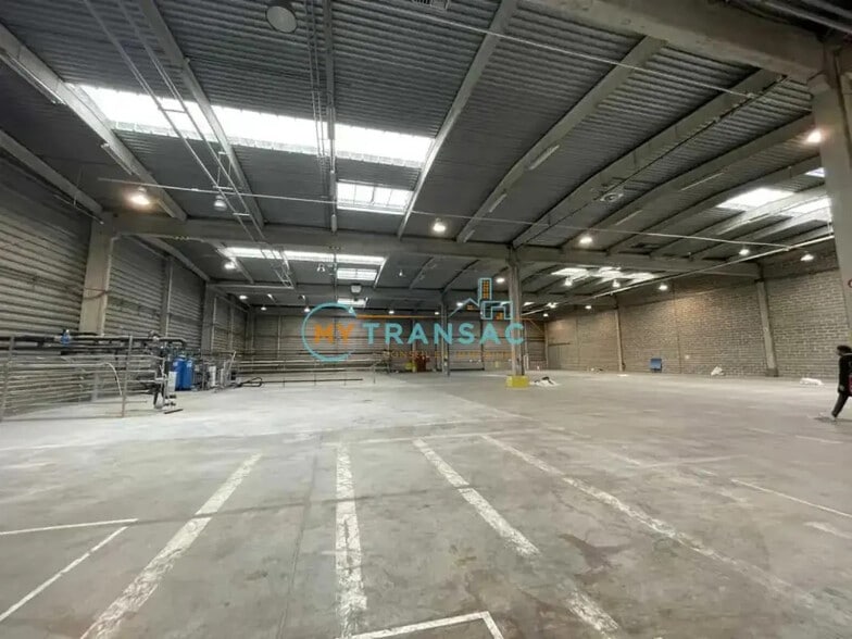 Industrial in Sucy-en-Brie for lease - Interior Photo - Image 2 of 20