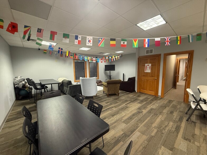 1980-1986 NW Copper Oaks Cir, Blue Springs, MO for sale - Building Photo - Image 3 of 12