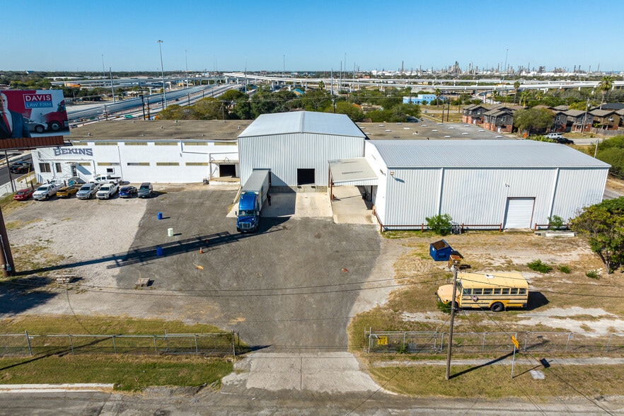900 N Staples St, Corpus Christi, TX à vendre - Photo du bâtiment - Image 3 de 21