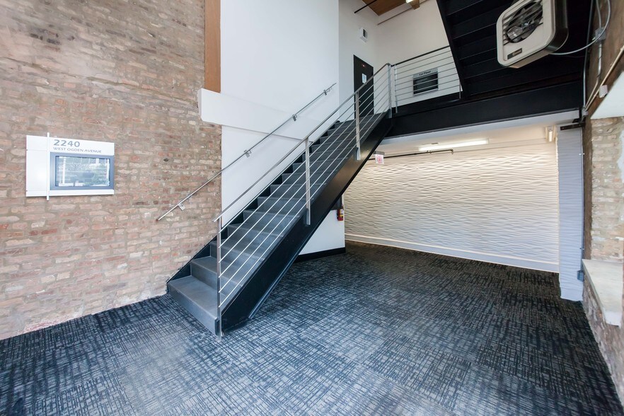2240 W Ogden Ave, Chicago, IL à louer - Photo intérieure - Image 3 de 7