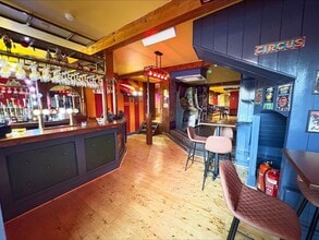 12 Queen St, Louth for lease Interior Photo- Image 2 of 16