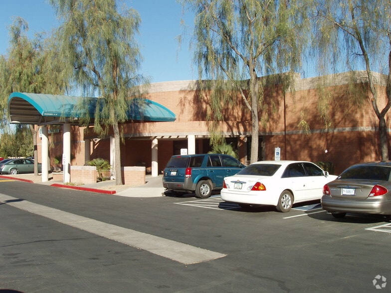 1717 W Chandler Blvd, Chandler, AZ for lease - Building Photo - Image 3 of 3