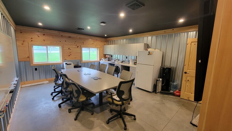 2888 Oneida St, Sauquoit, NY à louer - Photo du bâtiment - Image 3 de 3