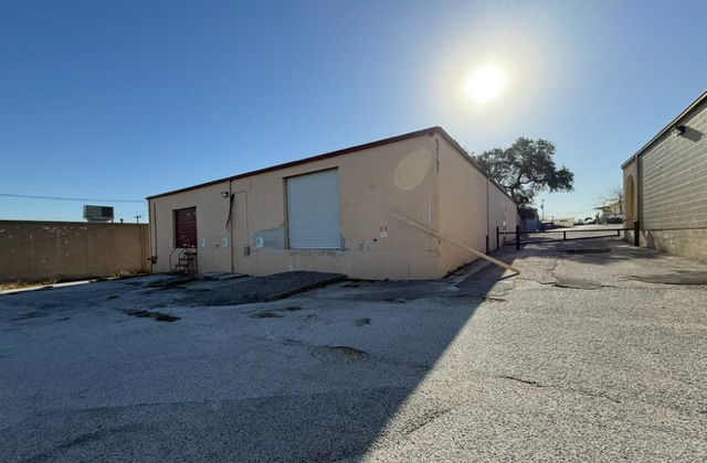 11923 Warfield St, San Antonio, TX à louer - Photo du bâtiment - Image 3 de 10