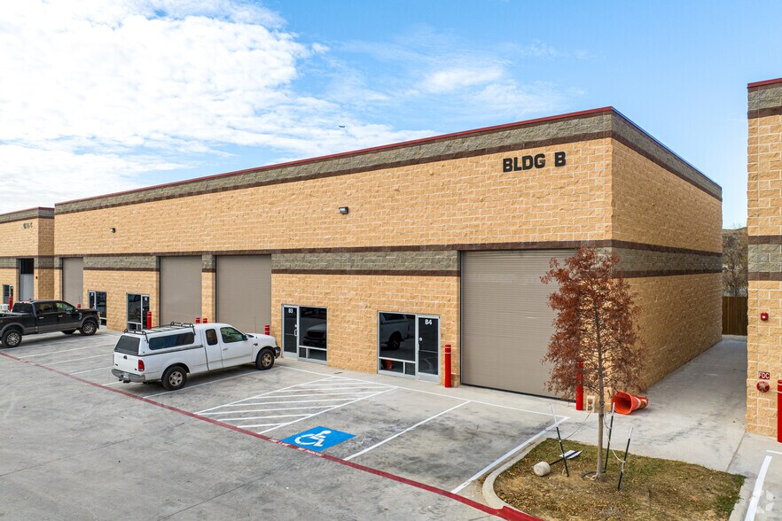 985 E State Hwy 121, Lewisville, TX à louer - Photo du bâtiment - Image 1 de 9