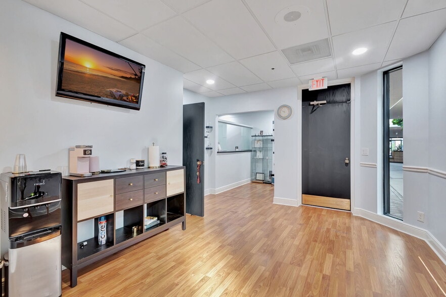 13005 Southern Blvd, Loxahatchee Groves, FL for sale - Interior Photo - Image 2 of 12