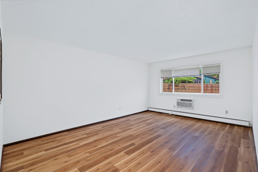 765-791 Russell Rd, Waterloo, IA à vendre - Photo du bâtiment - Image 3 de 7