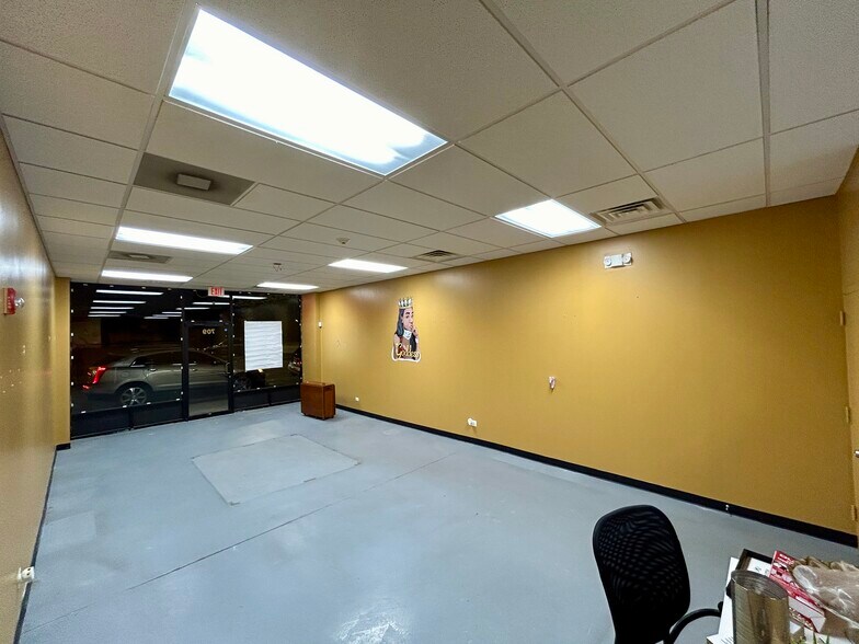 709 S 5th Ave, Maywood, IL à louer - Photo du bâtiment - Image 3 de 10