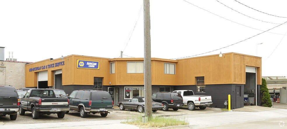 324 Ellsworth Ave SW, Grand Rapids, MI for sale - Primary Photo - Image 1 of 4