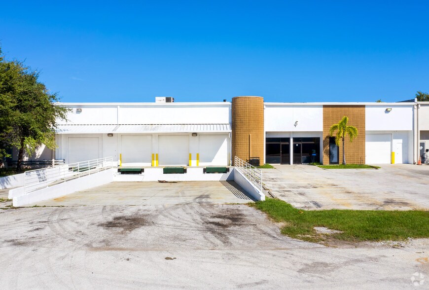 12105 N 28th St, Saint Petersburg, FL à vendre - Photo du bâtiment - Image 2 de 16