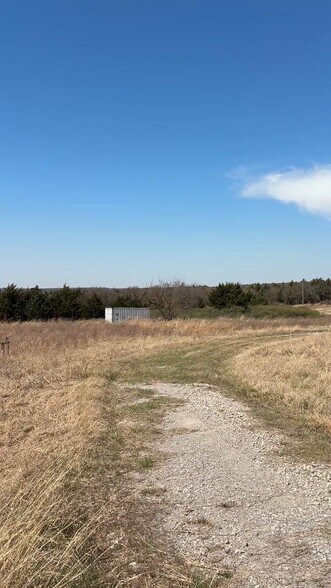 11175 E Simpson Rd, Guthrie, OK à vendre - Vidéo sur l’inscription commerciale - Image 2 de 8