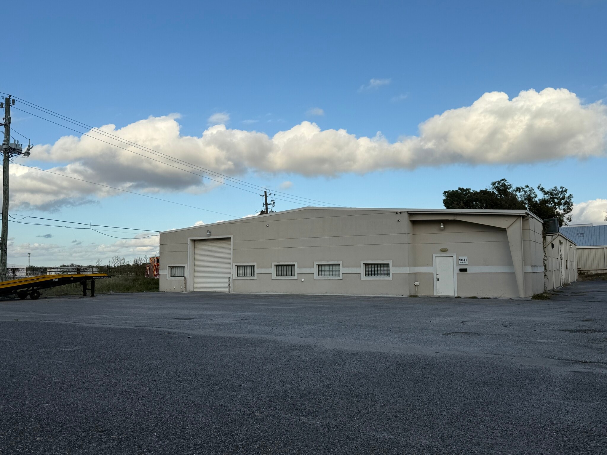 9041 Wingtip Dr, Houston, TX for lease Building Photo- Image 1 of 9