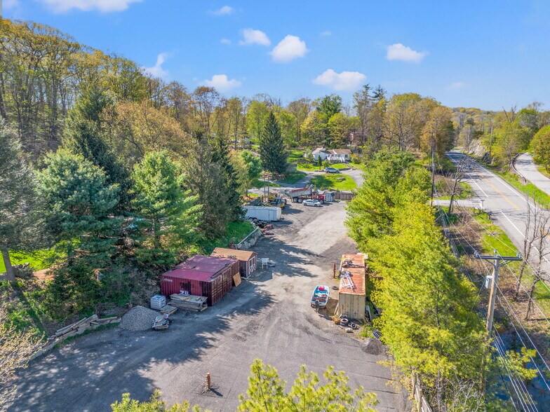 5 Bertocchi Ln, Holmes, NY à louer - Photo du bâtiment - Image 3 de 5