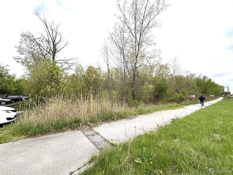 Allen Road, Trenton, MI à vendre - Photo du bâtiment - Image 3 de 4