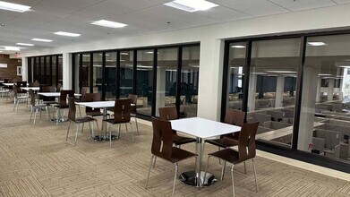 202 2nd St NE, Canton, OH à vendre Photo intérieure- Image 2 de 7