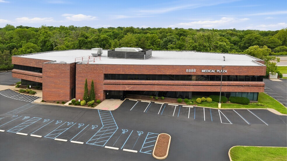 8888 Ladue Rd, Ladue, MO à louer - Photo du bâtiment - Image 2 de 41