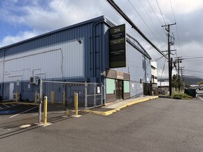 214 Sand Island Access Rd, Honolulu, HI for lease Building Photo- Image 1 of 4