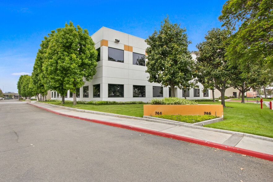 744 N Eckhoff St, Orange, CA for lease - Building Photo - Image 3 of 24