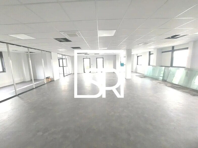 Office in Clermont-Ferrand for lease - Interior Photo - Image 2 of 12