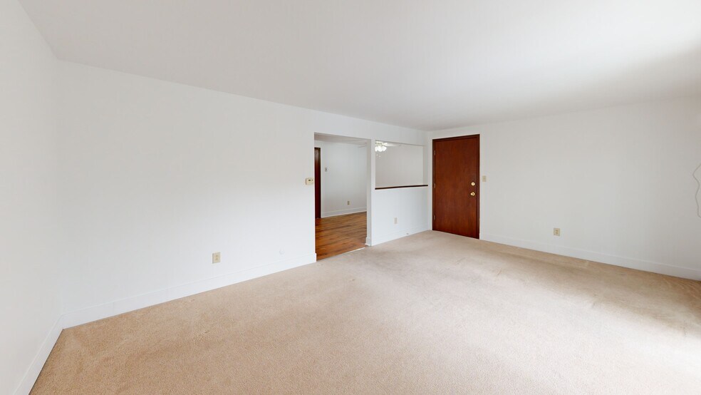 1392 Nash Rd, North Tonawanda, NY à vendre - Numérisation 3D de Matterport - Image 2 de 24