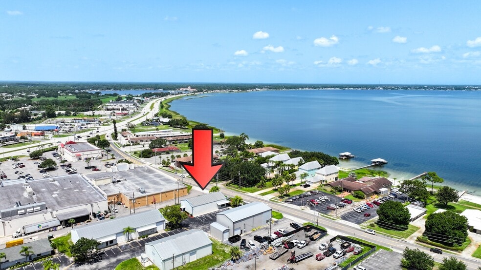 1072 SE Lakeview Dr, Sebring, FL for sale - Building Photo - Image 2 of 15