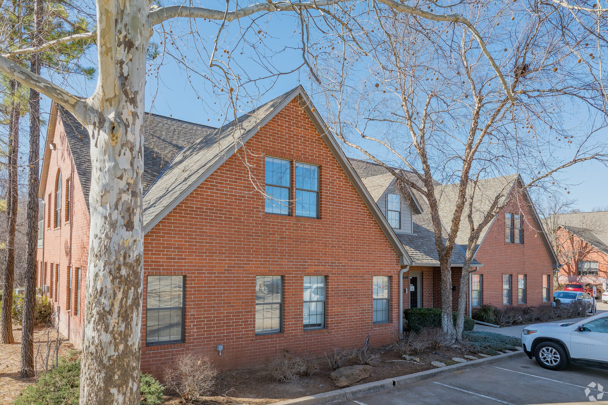 1900 E 15th St, Edmond, OK à louer Photo du bâtiment- Image 1 de 20