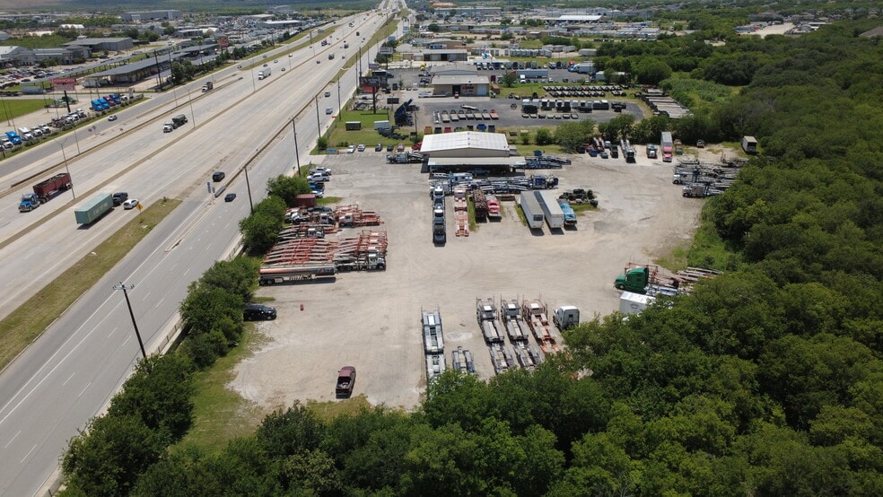 9033 Interstate 10 E, Converse, TX à louer - Photo du bâtiment - Image 2 de 5