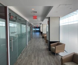 1776 Eastchester Rd, Bronx, NY à louer Photo intérieure- Image 2 de 6